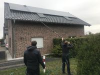Photovoltaik-Reinigung auf einem Einfamilienhaus